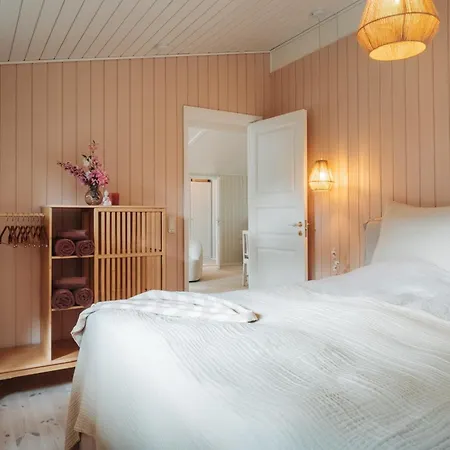 Det Nyrenoverede - Tæt På Det Hele Dronningmølle